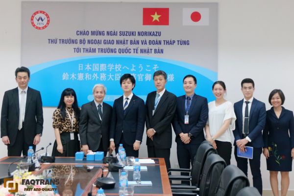 Phiên dịch tháp tùng tiếng Nhật